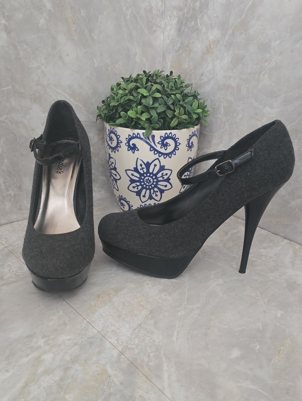 Candie’s Gray Flannel & Black Patent Mary Jane Platform Stiletto Heels Sz 9